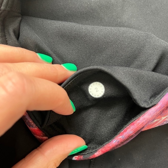 Lululemon Sweat and Repeat Crop 21 - Picture 9 of 12